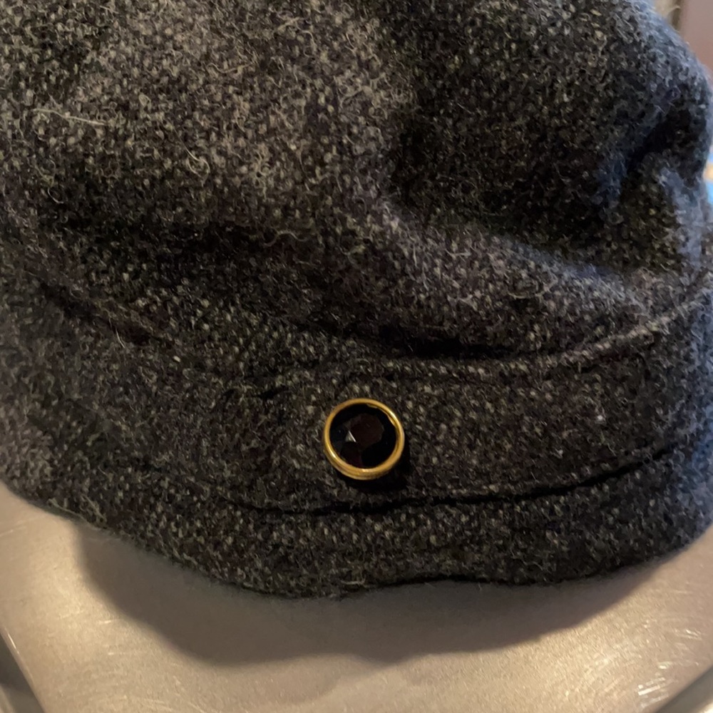 Excellent condition hat - Picture 2 of 6